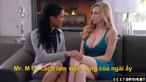 Đừng bật đèn. Các đồng nghiệp của tôi có thể nhìn thấy tôi đang làm việc. Cô gái ngâm chân