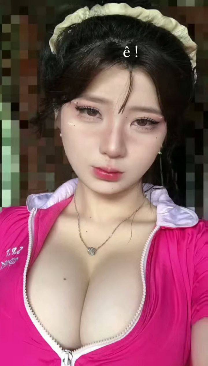Nữ sinh để lộ mặt muốn được quan hệ bằng miệng.