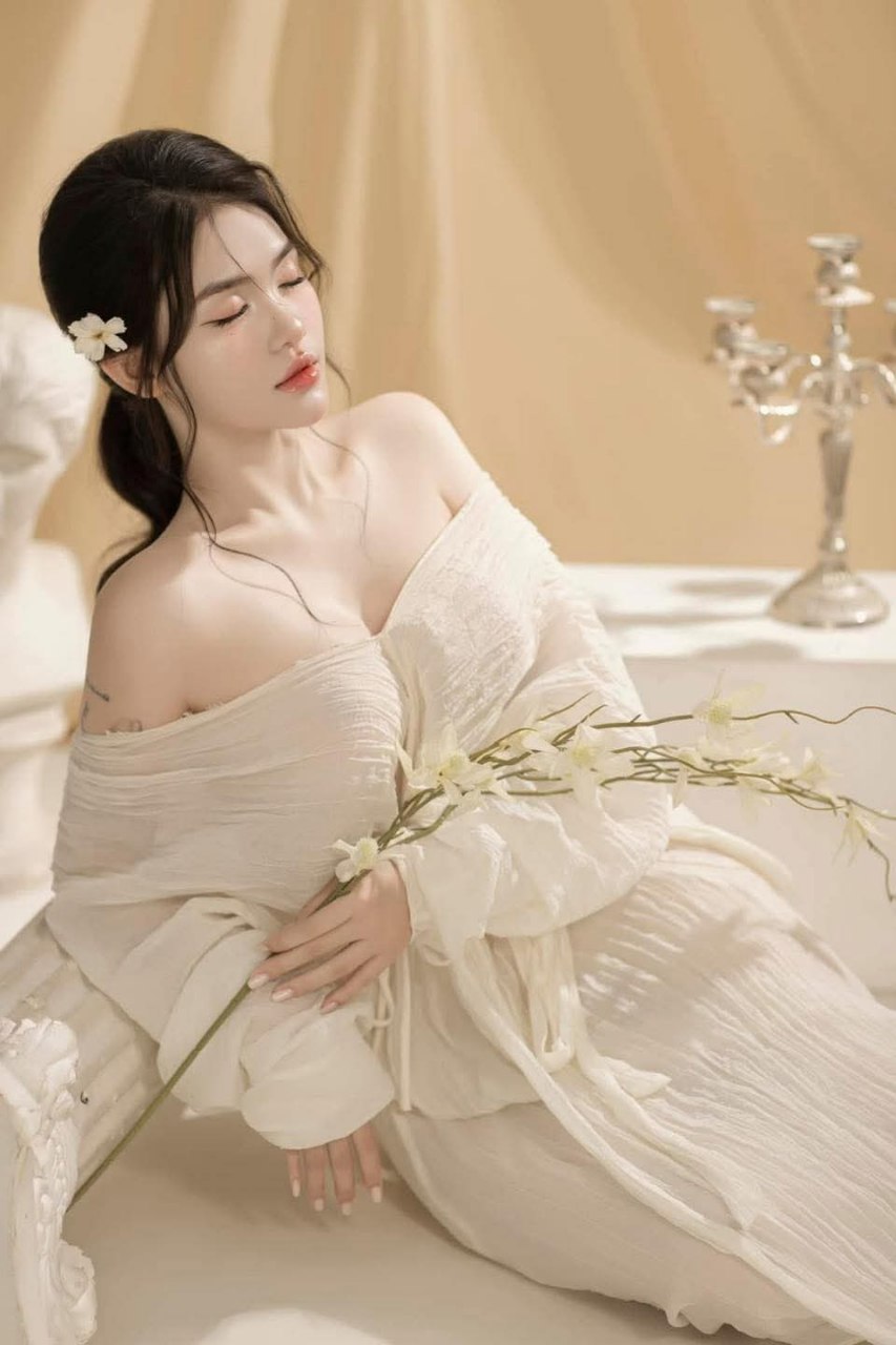 Hẹn gặp một người yêu lụa đen tính tình và một người anh em tốt để mở một phòng và cùng nhau quan hệ, chia sẻ hạnh phúc, có B cùng nhau, những người anh em thực sự tốt